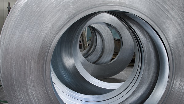 Rolls of industrial metal sheet lubricated with Magiesol